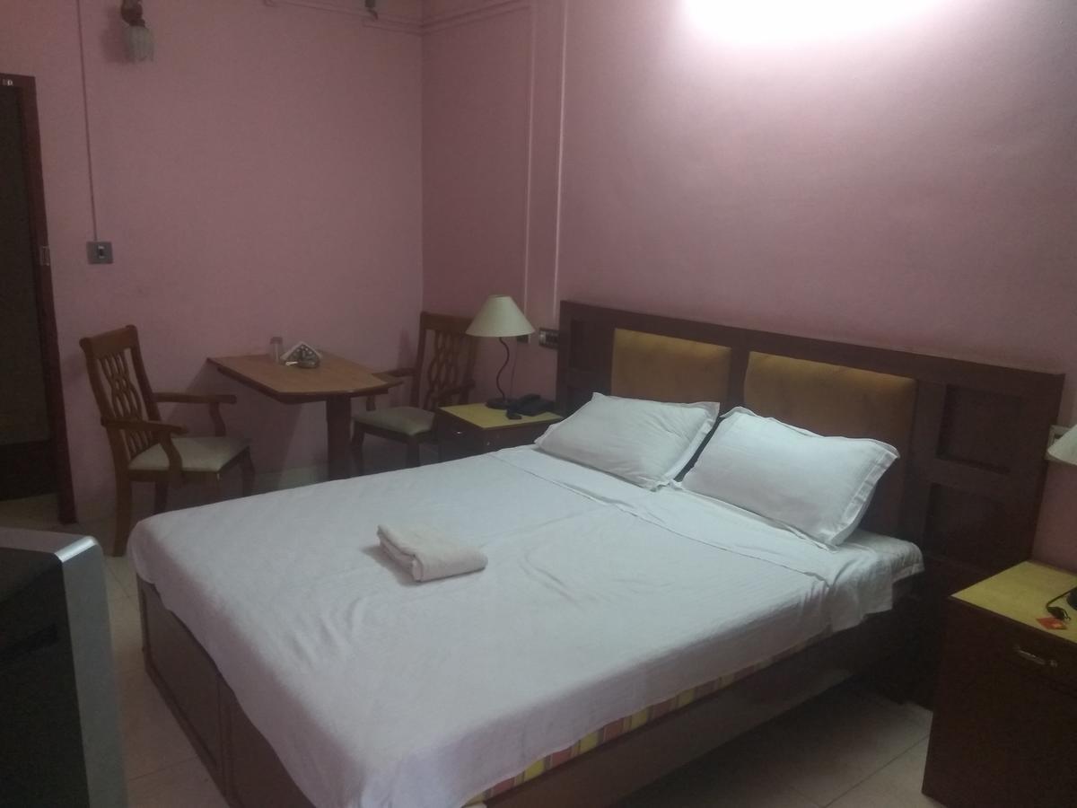 Hotel Malika Residency Ettumanoor Exterior photo