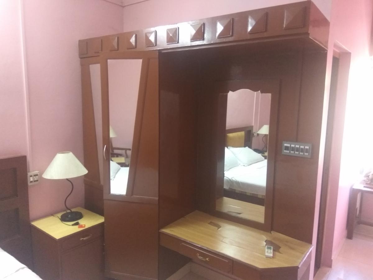 Hotel Malika Residency Ettumanoor Exterior photo
